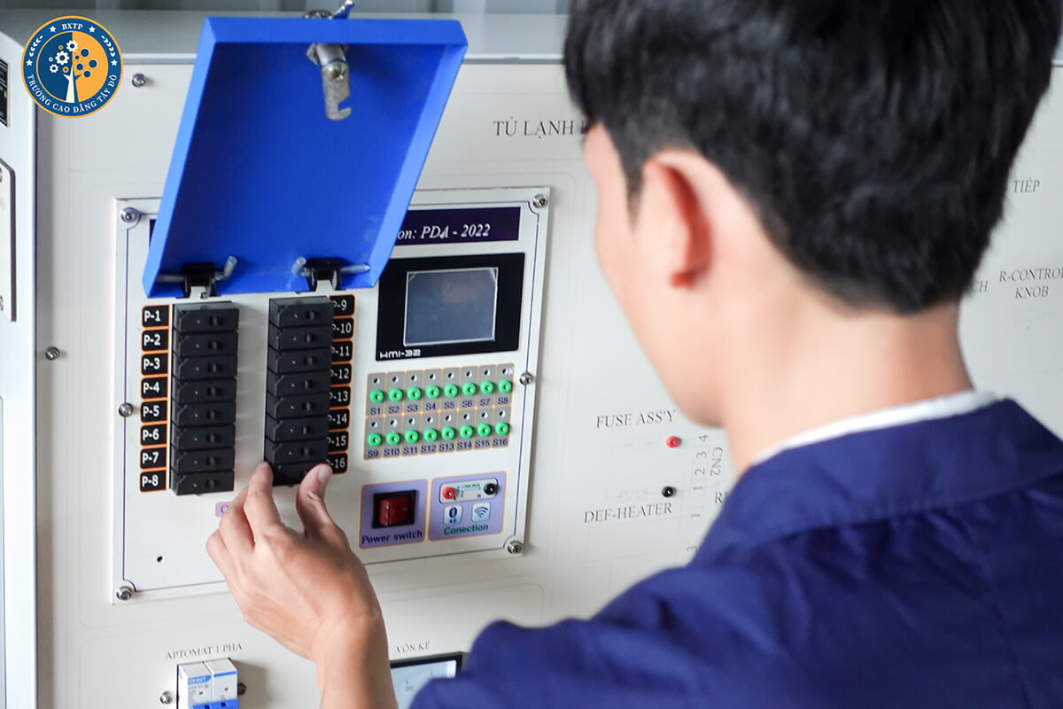 Học nghề điện lạnh có khó không và mất bao lâu năm 2024?