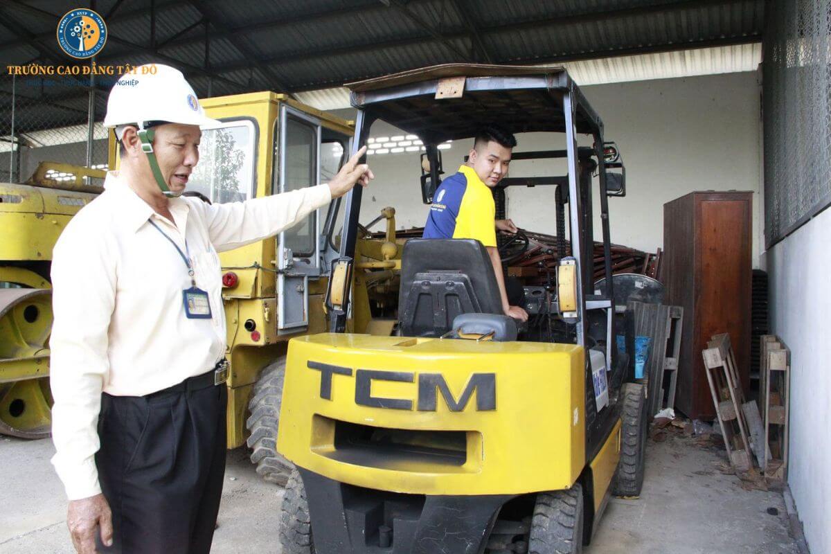 c&aacute;ch bảo dưỡng xe n&acirc;ng