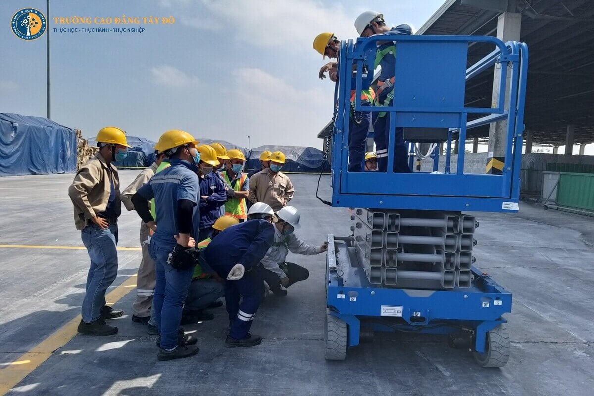 Khóa đào tạo học chứng chỉ thiết bị nâng Cần Thơ