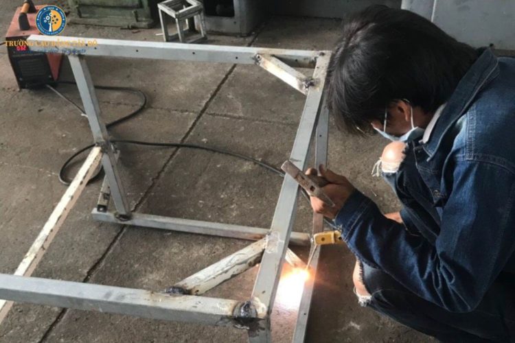 học hàn cắt kim loại hậu giang