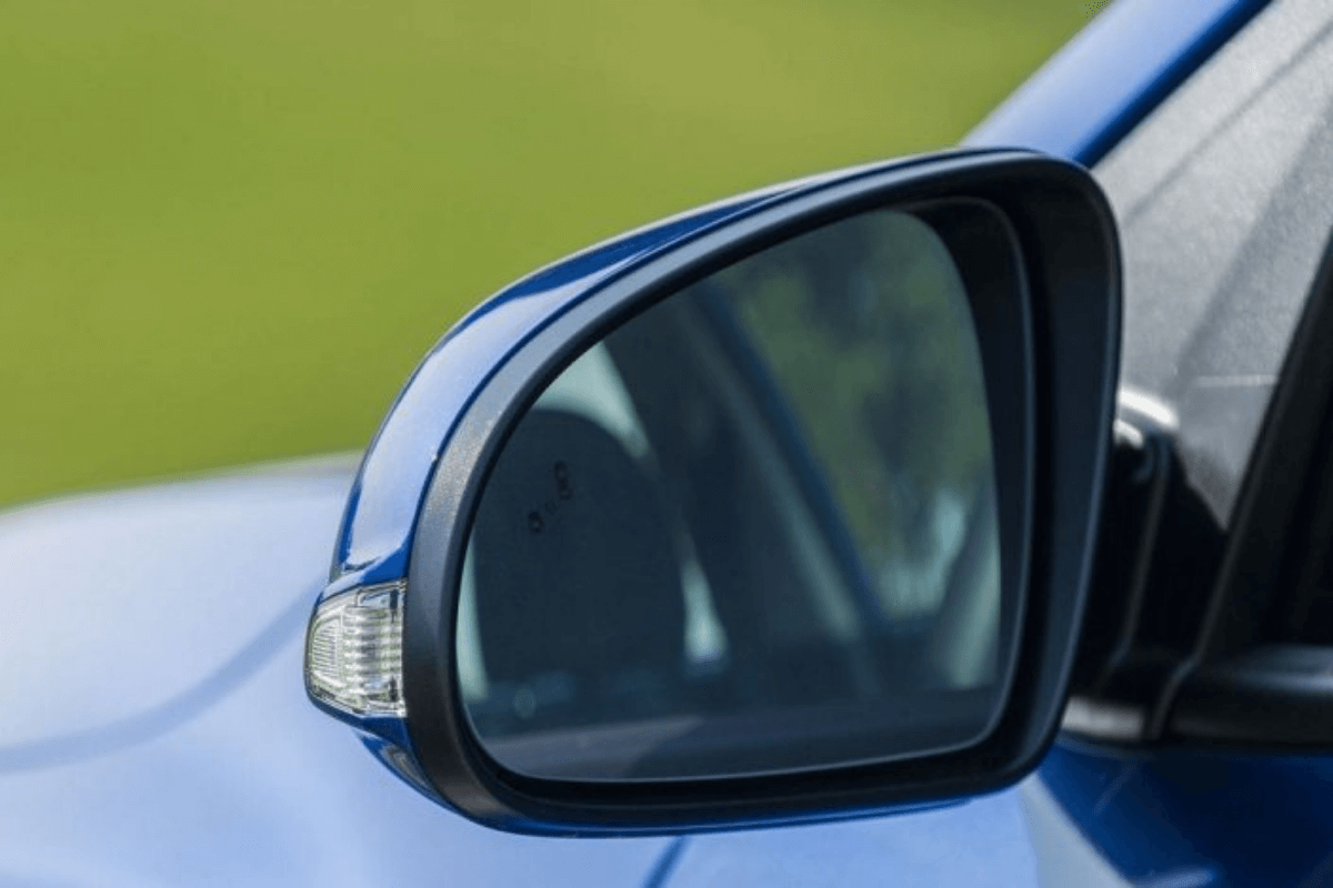 Side mirror có nghĩa là gương chiếu hậu