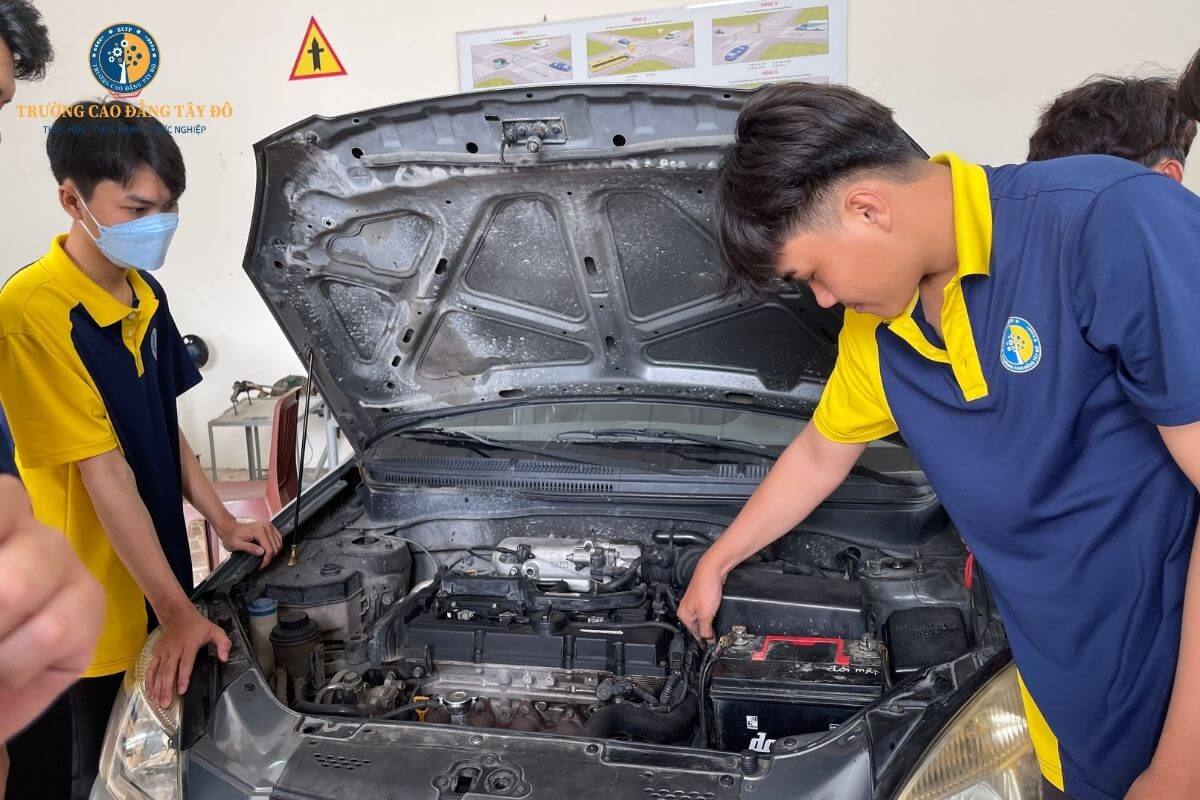 Ngành Công nghệ ô tô xét học bạ