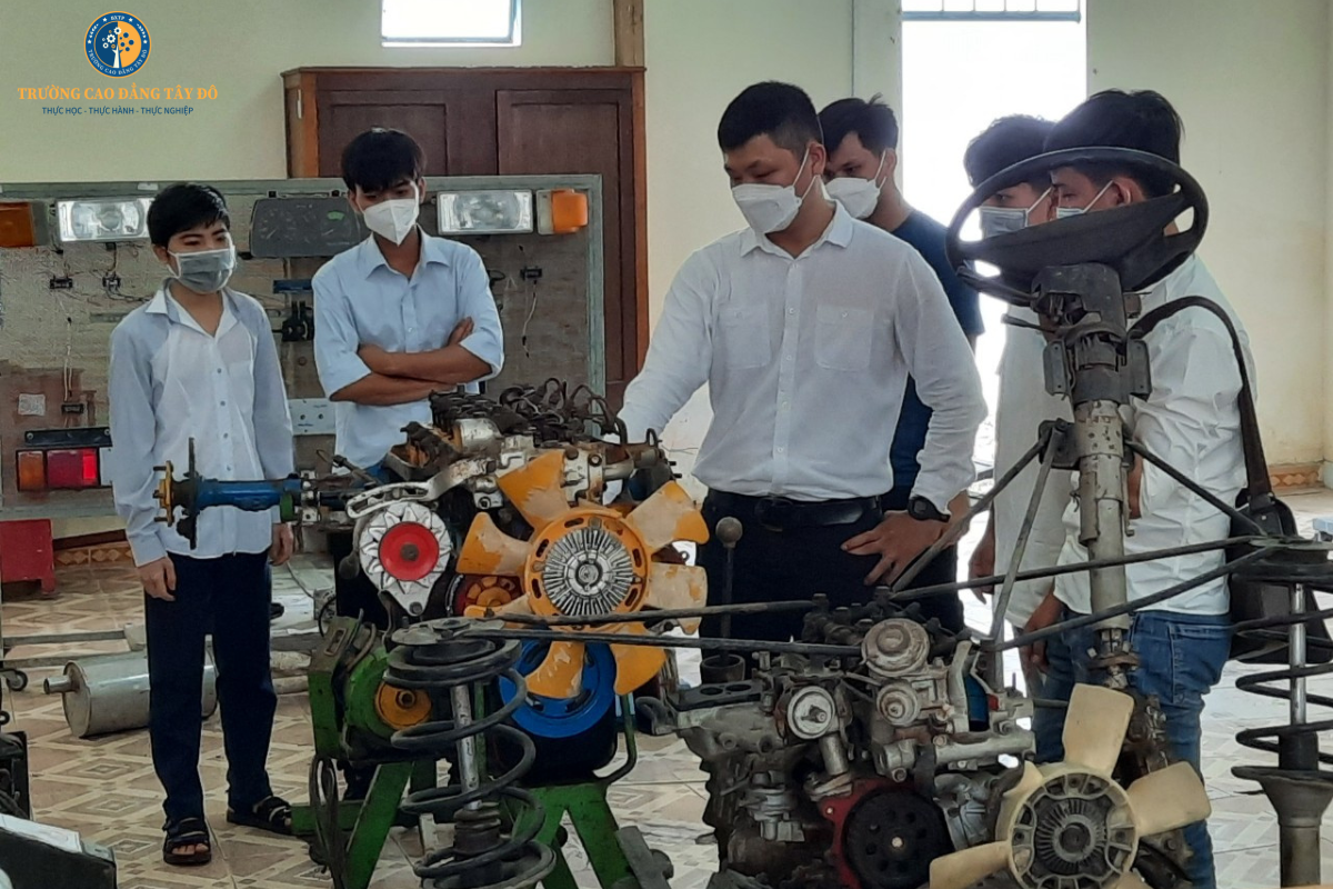 Trường trung cấp cho học sinh THCS Cần Thơ