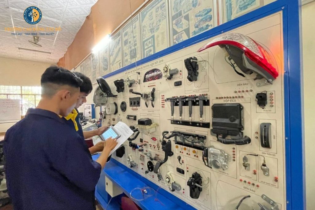 ng&agrave;nh c&ocirc;ng nghệ &ocirc; t&ocirc; 2025 tại cần thơ