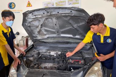 ngành công nghệ ô tô xét tuyển học bạ