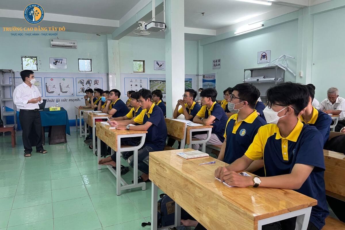 Chương trình đào tạo Khai thác vận tải