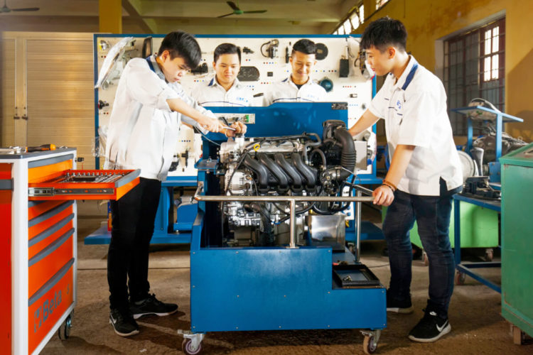 ngành công nghệ ô tô xét tuyển học bạ
