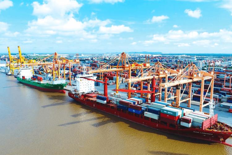 Ngành Khai thác vận tải xét tuyển học bạ