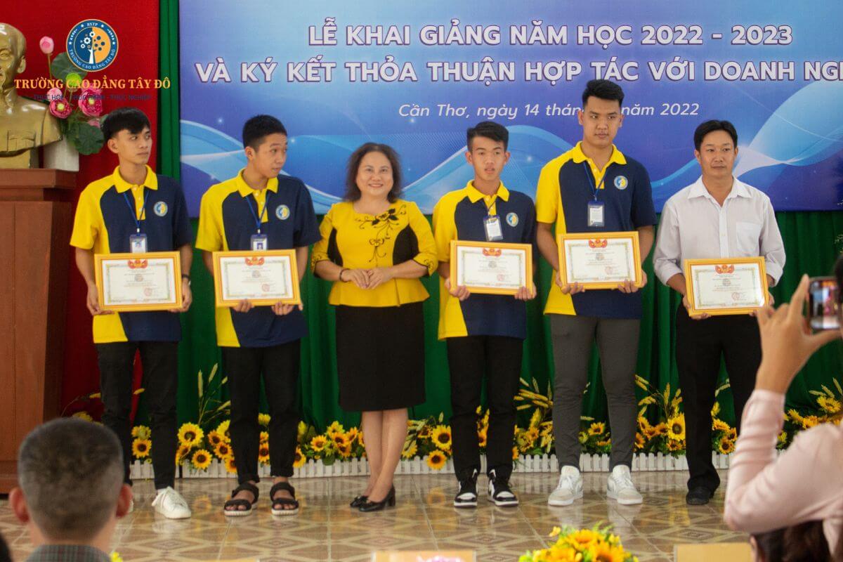 Lễ Khai giảng 2022 – 2023 và Ký kết thỏa thuận hợp tác với doanh nghiệp