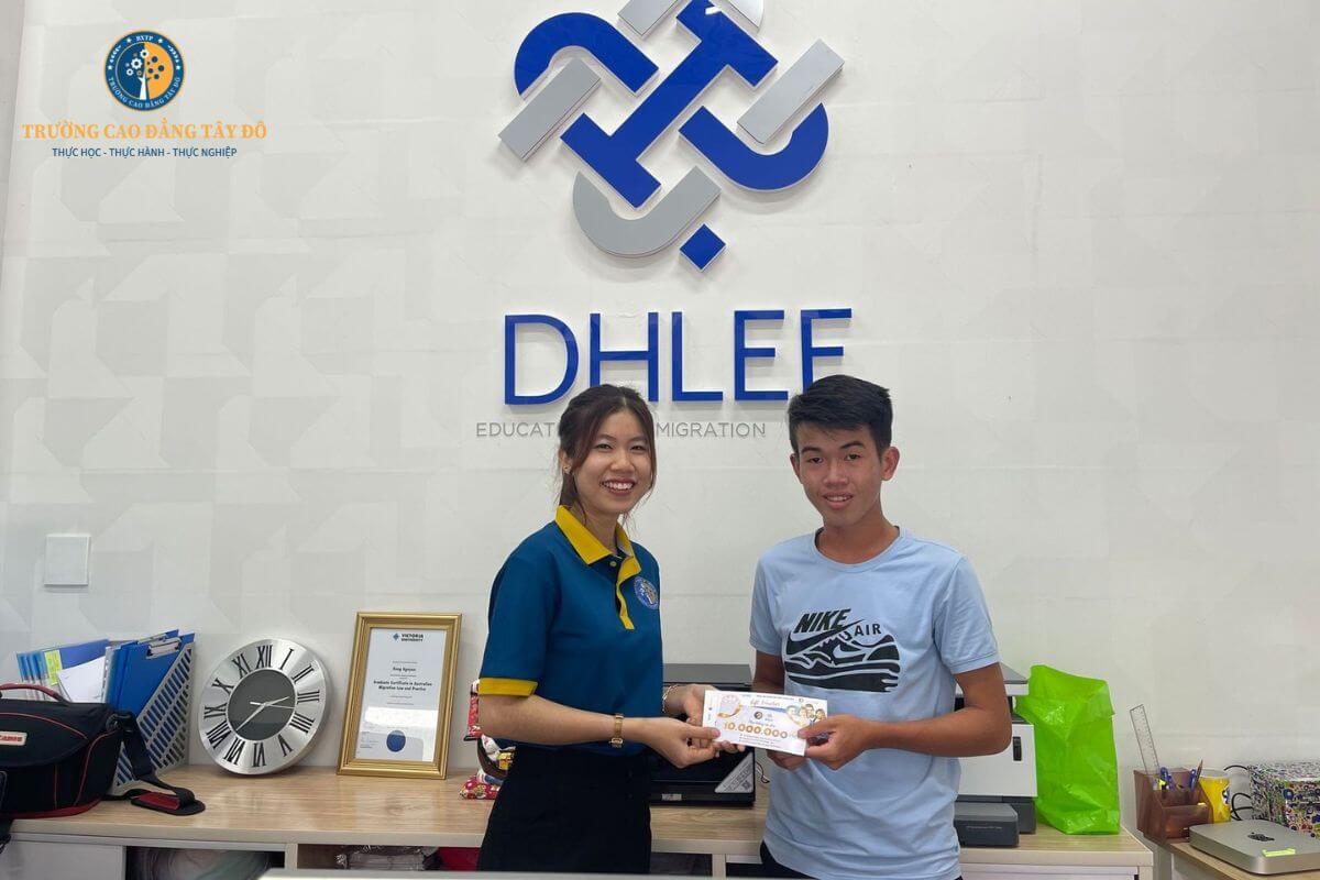 Trường Cao đẳng Tây Đô trao học bổng cho sinh viên