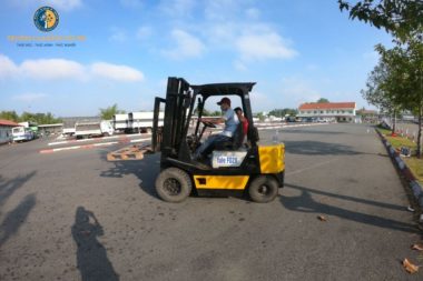 Bằng lái xe nâng