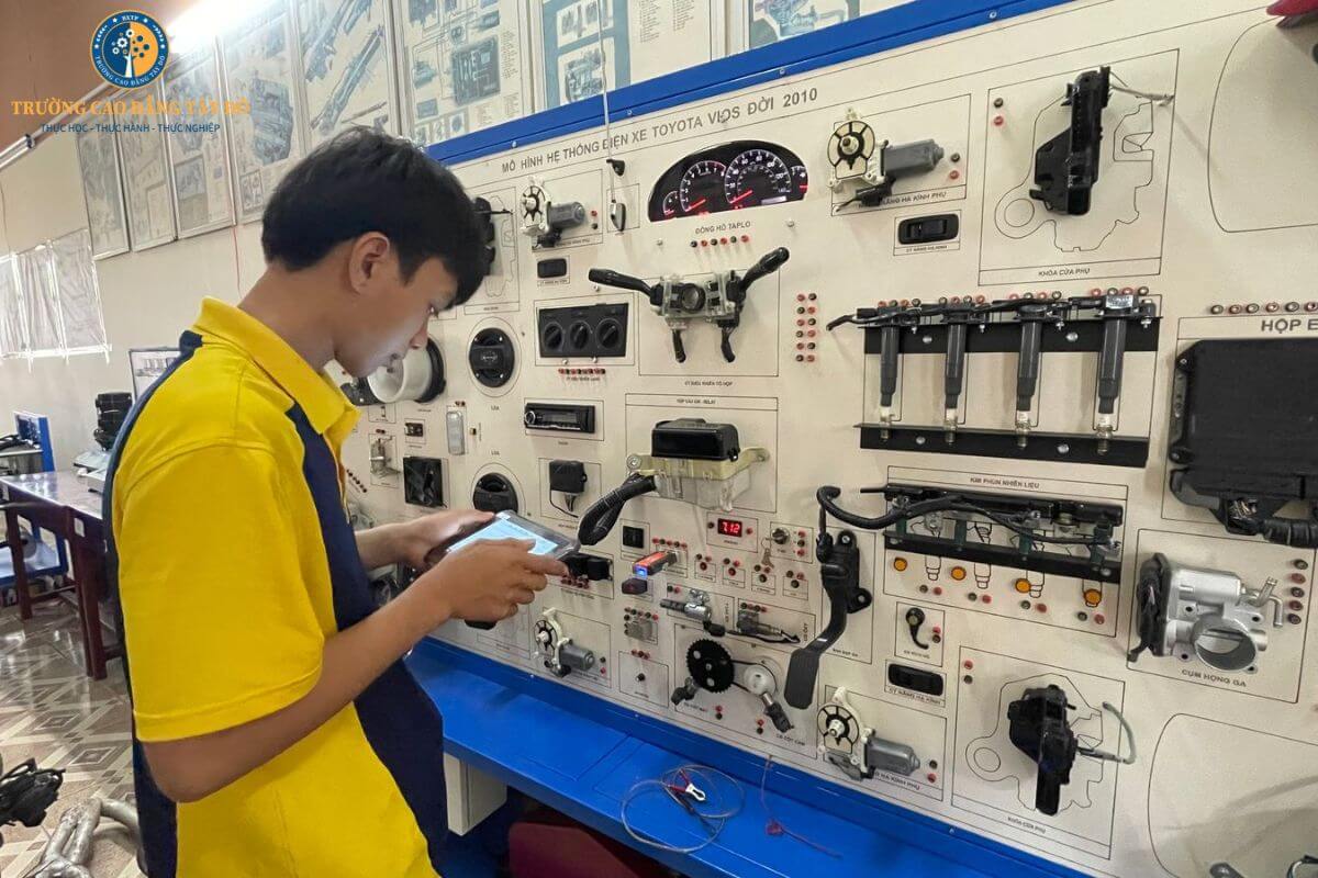 Trường cao đẳng công nghệ ô tô