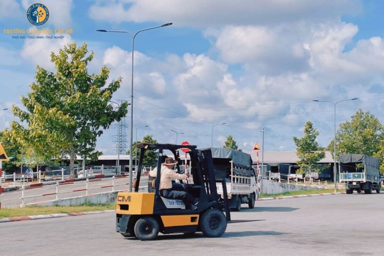 Trường dạy l&aacute;i xe n&acirc;ng Cần Thơ