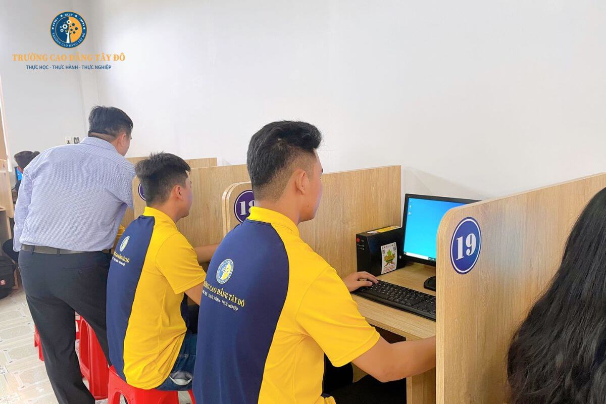 Trường trung cấp công nghệ thông tin