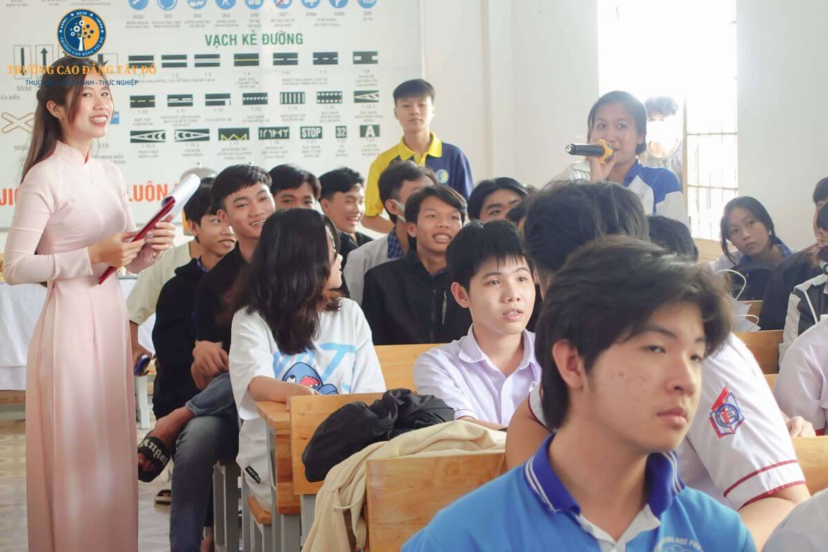 Hoạt động “Học trải nghiệm &#8211; Chọn ngành như ý” ngày 19/03/2023