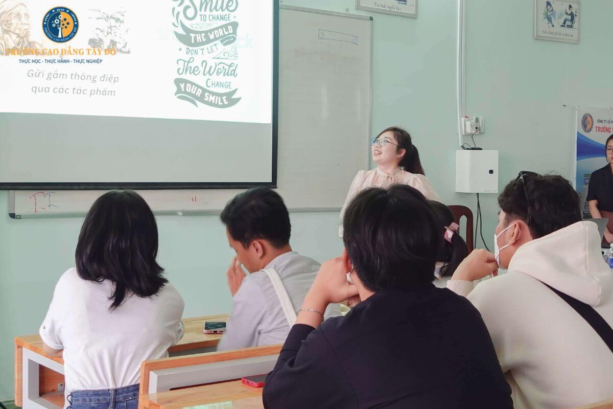 Học trải nghiệm