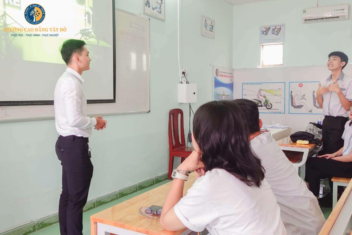 Hoạt động Học trải nghiệm - Chọn ng&agrave;nh như &yacute;
