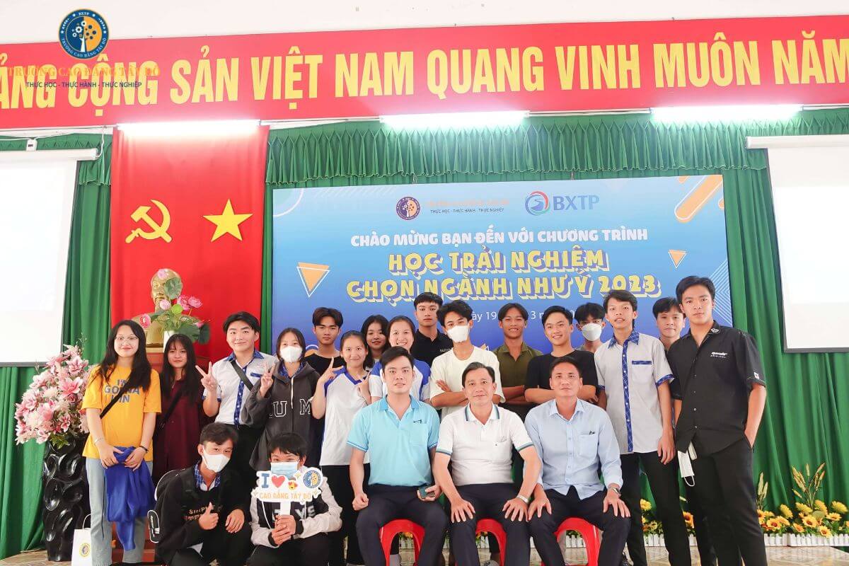 Chương tr&igrave;nh Học trải nghiệm - Chọn ng&agrave;nh như &yacute;