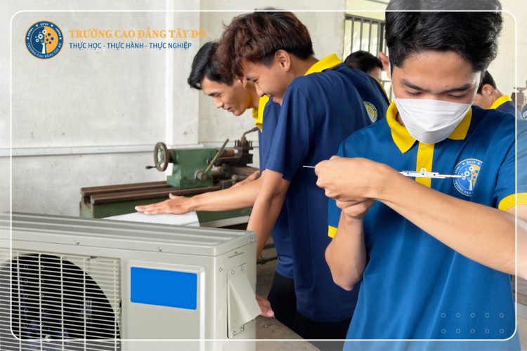 Kỹ thuật máy lạnh và điều hòa xét tuyển học bạ