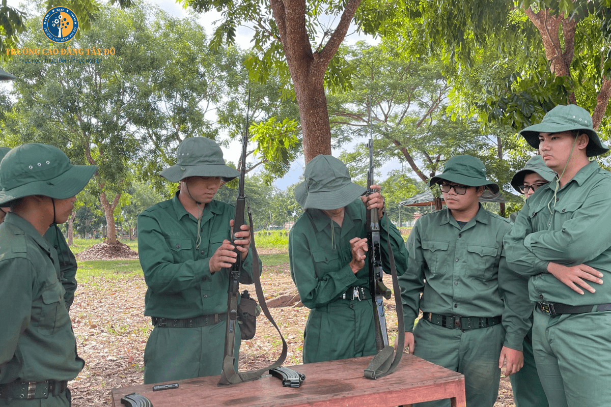 Học kỳ quân sự 3
