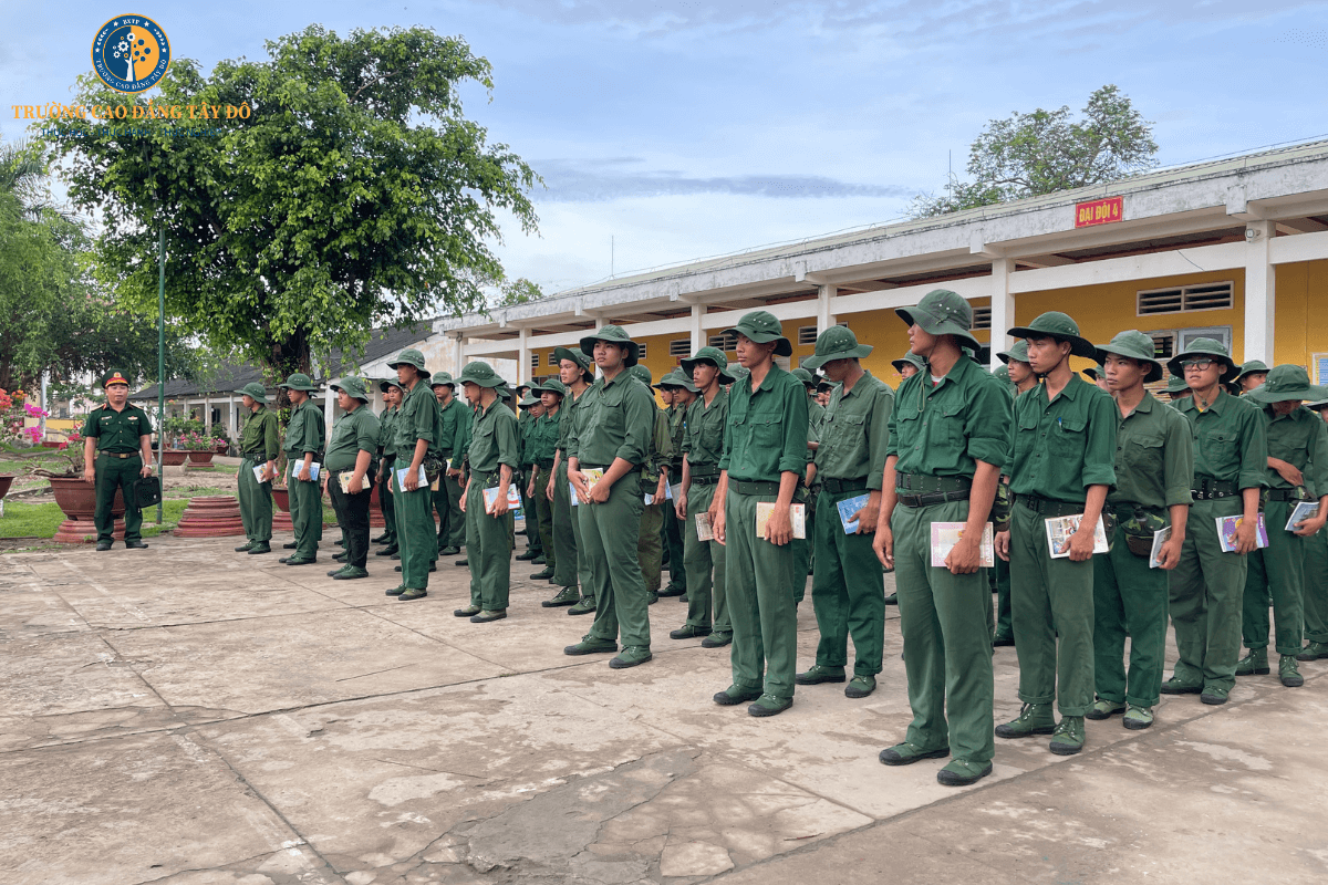 Học kỳ quân sự 13