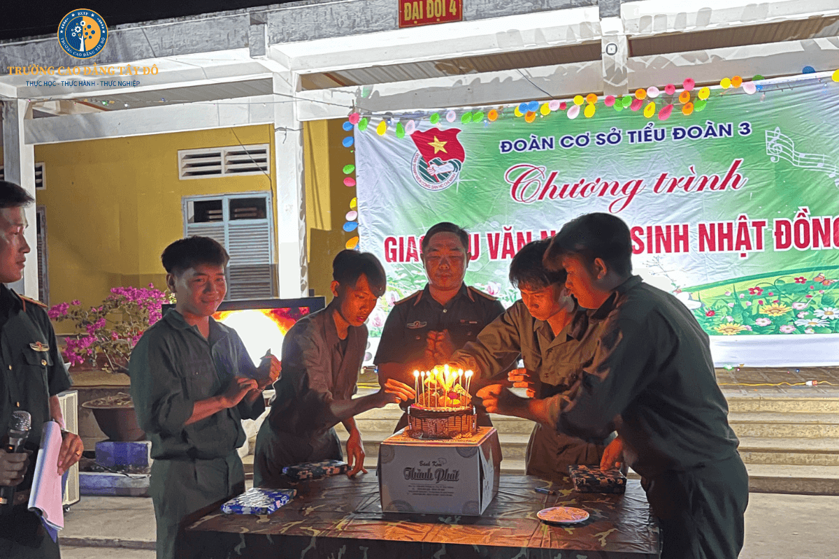 Học kỳ quân sự 16