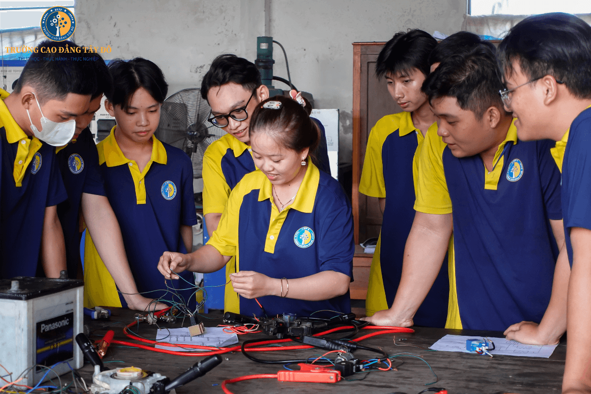 caodangtaydo.edu.vn_Nữ học Công nghệ ô tô.png