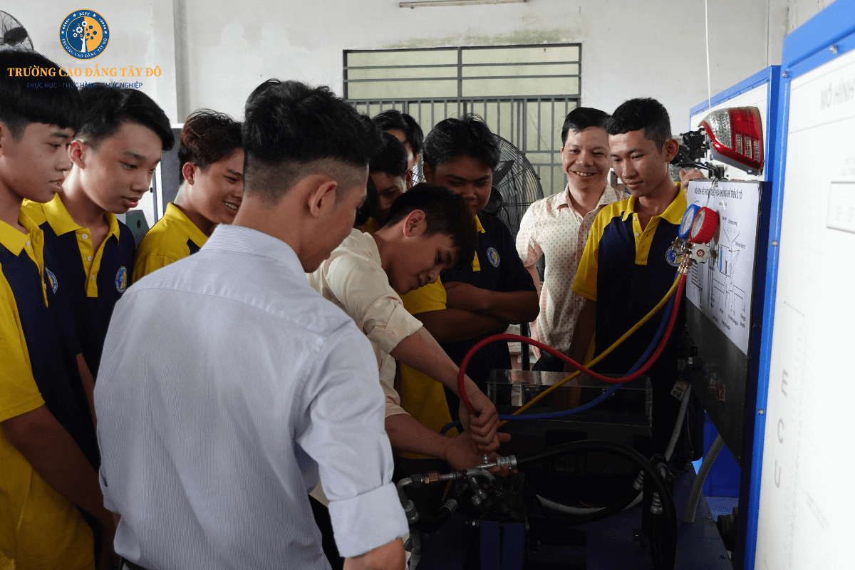Hoạt động Thao giảng của Cao đẳng Tây Đô năm học 2022 &#8211; 2023