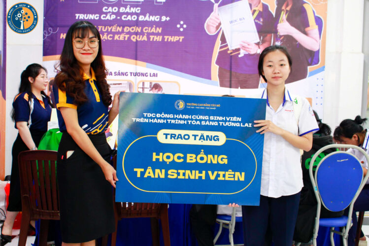 Trường Cao đẳng Tây Đô trao tặng 5 suất học bổng 20%