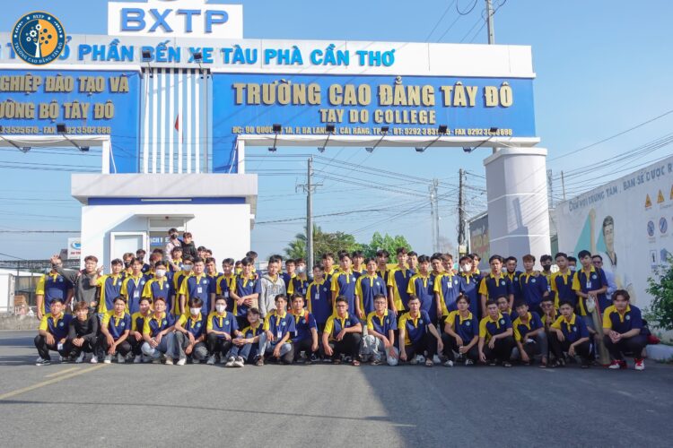 Sinh viên Cao đẳng Tây Đô tham gia khóa học GDQP-AN