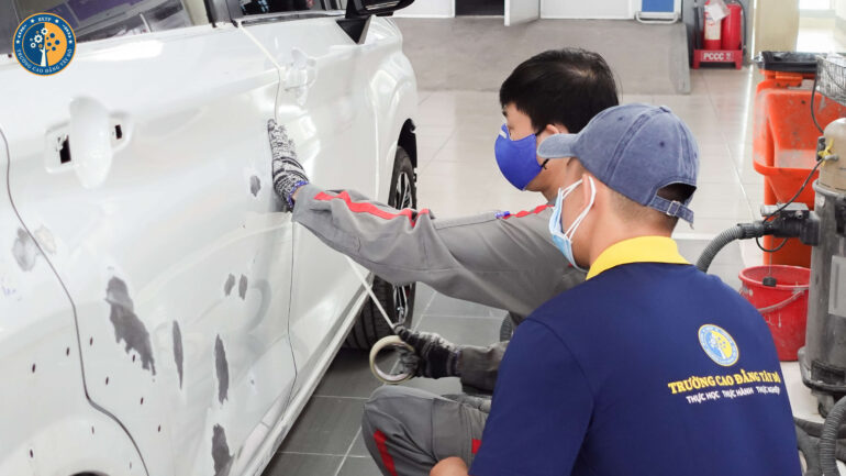 Trải nghiệm thực tế cùng sinh viên ngành Công nghệ ô tô