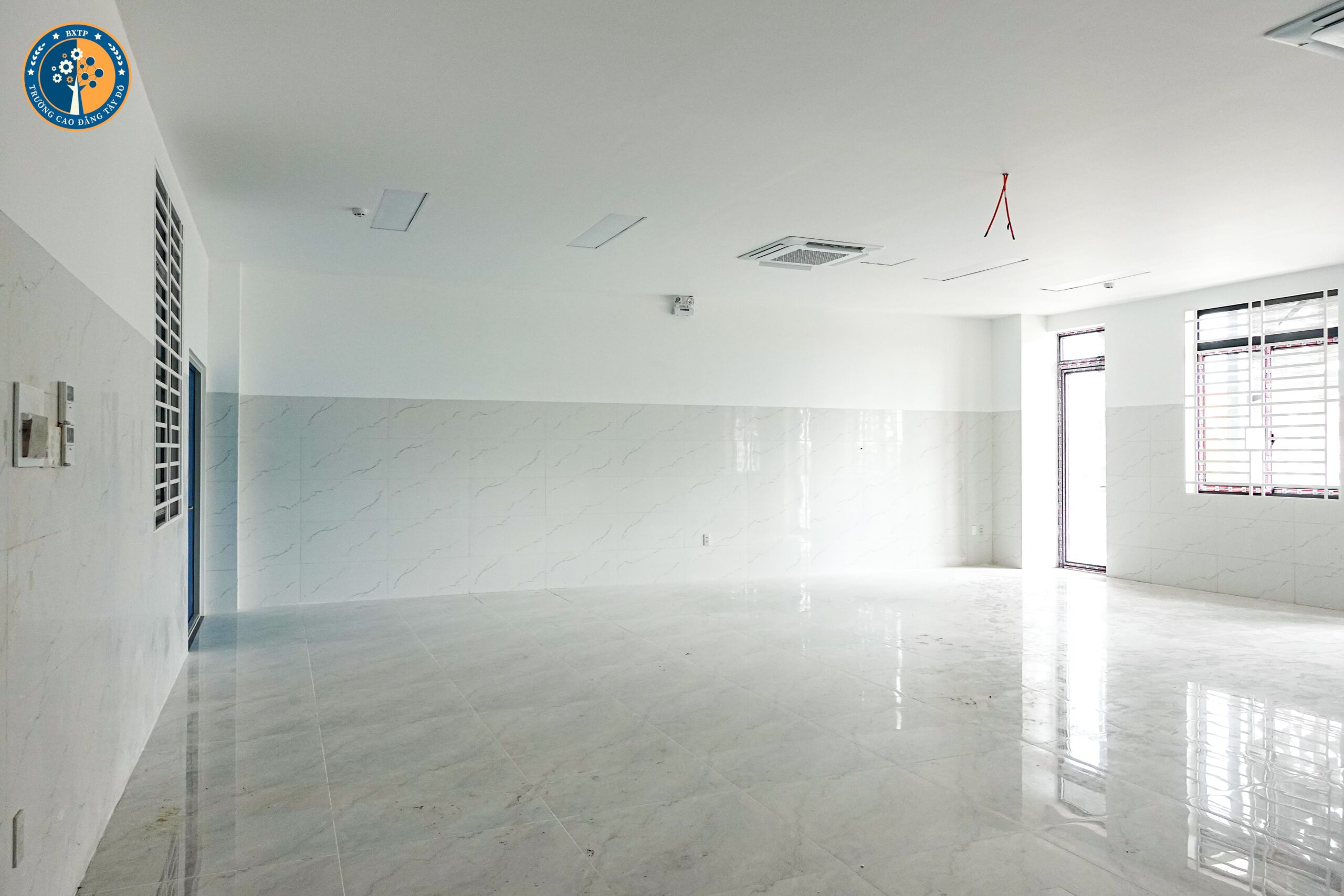 Toàn Cảnh Tòa Nhà Chức Năng Trường Cao Đẳng Tây Đô Trước Ngày Về “Nhà” Mới