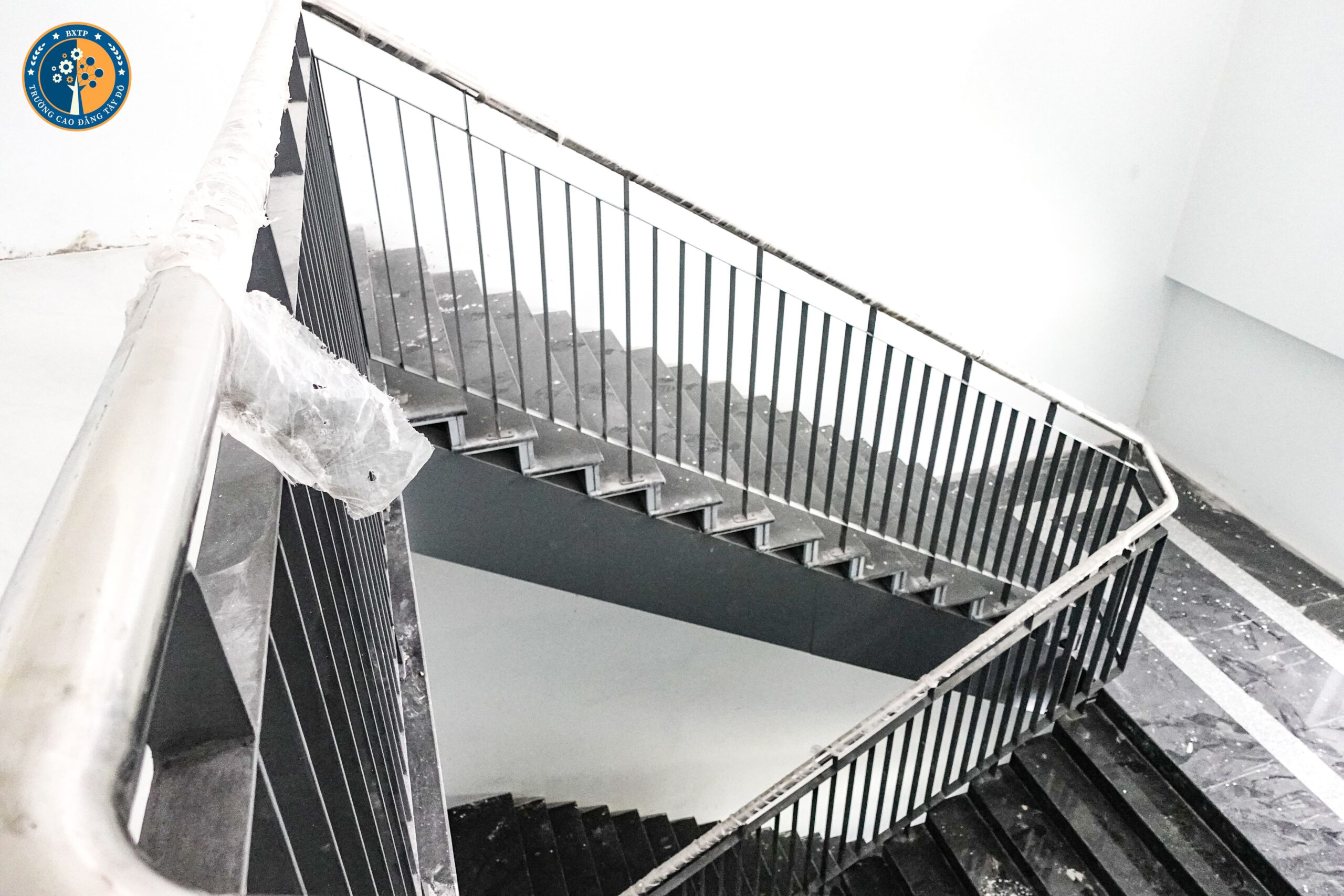 Toàn Cảnh Tòa Nhà Chức Năng Trường Cao Đẳng Tây Đô Trước Ngày Về “Nhà” Mới