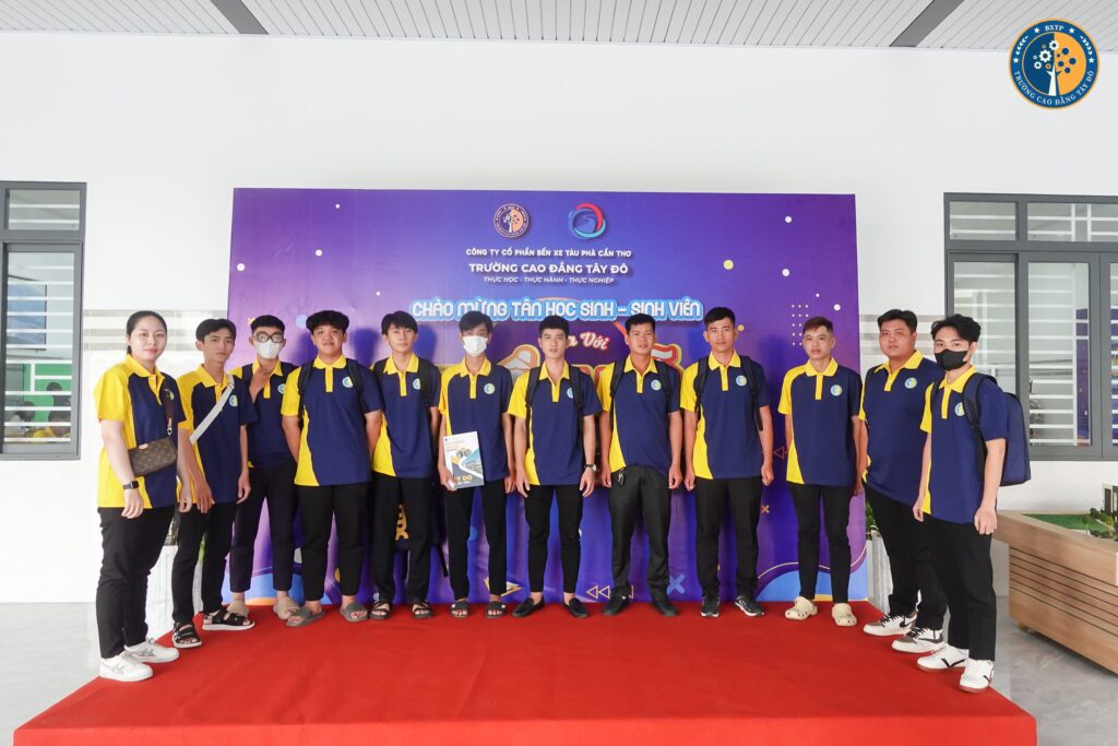 thiết kế đồ họa 2025