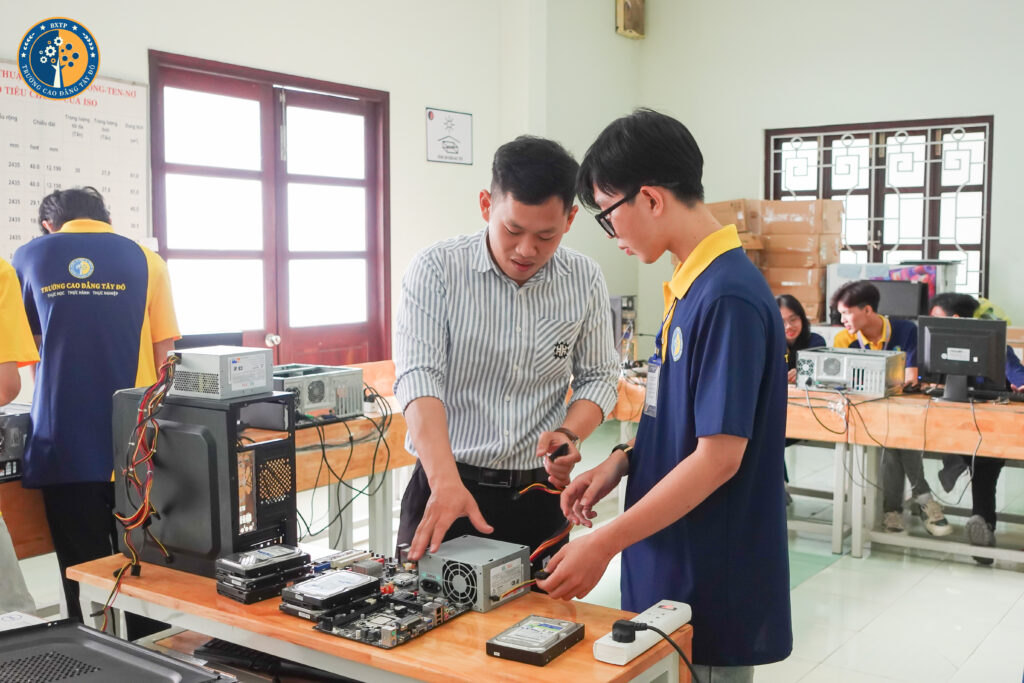 C&ocirc;ng nghệ th&ocirc;ng tin