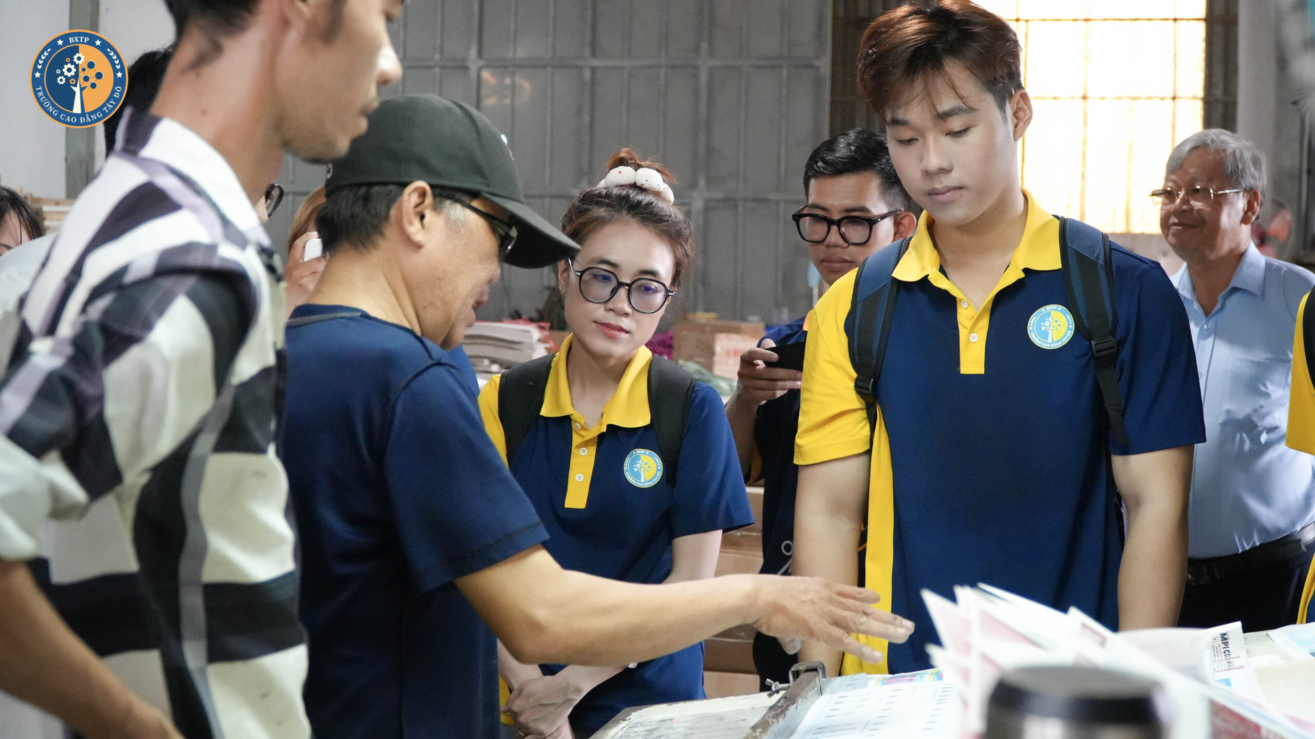 Sinh vi&ecirc;n Cao đẳng T&acirc;y Đ&ocirc; tham quan doanh nghiệp:  KHI L&Yacute; THUYẾT CHẠM ĐẾN THỰC TẾ