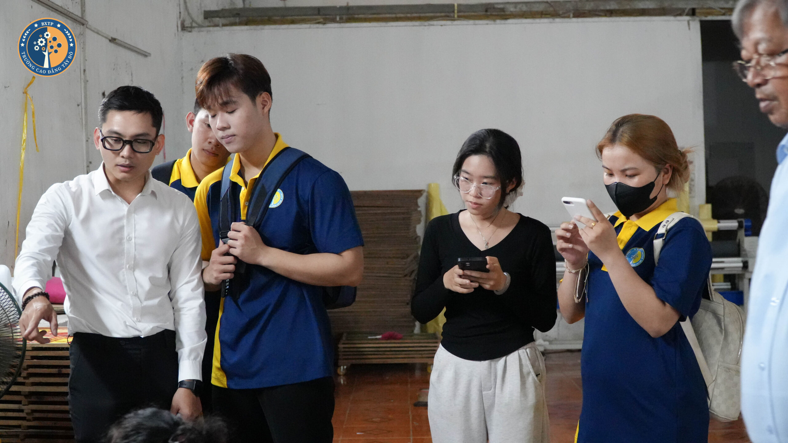 Sinh vi&ecirc;n Cao đẳng T&acirc;y Đ&ocirc; tham quan doanh nghiệp:  KHI L&Yacute; THUYẾT CHẠM ĐẾN THỰC TẾ