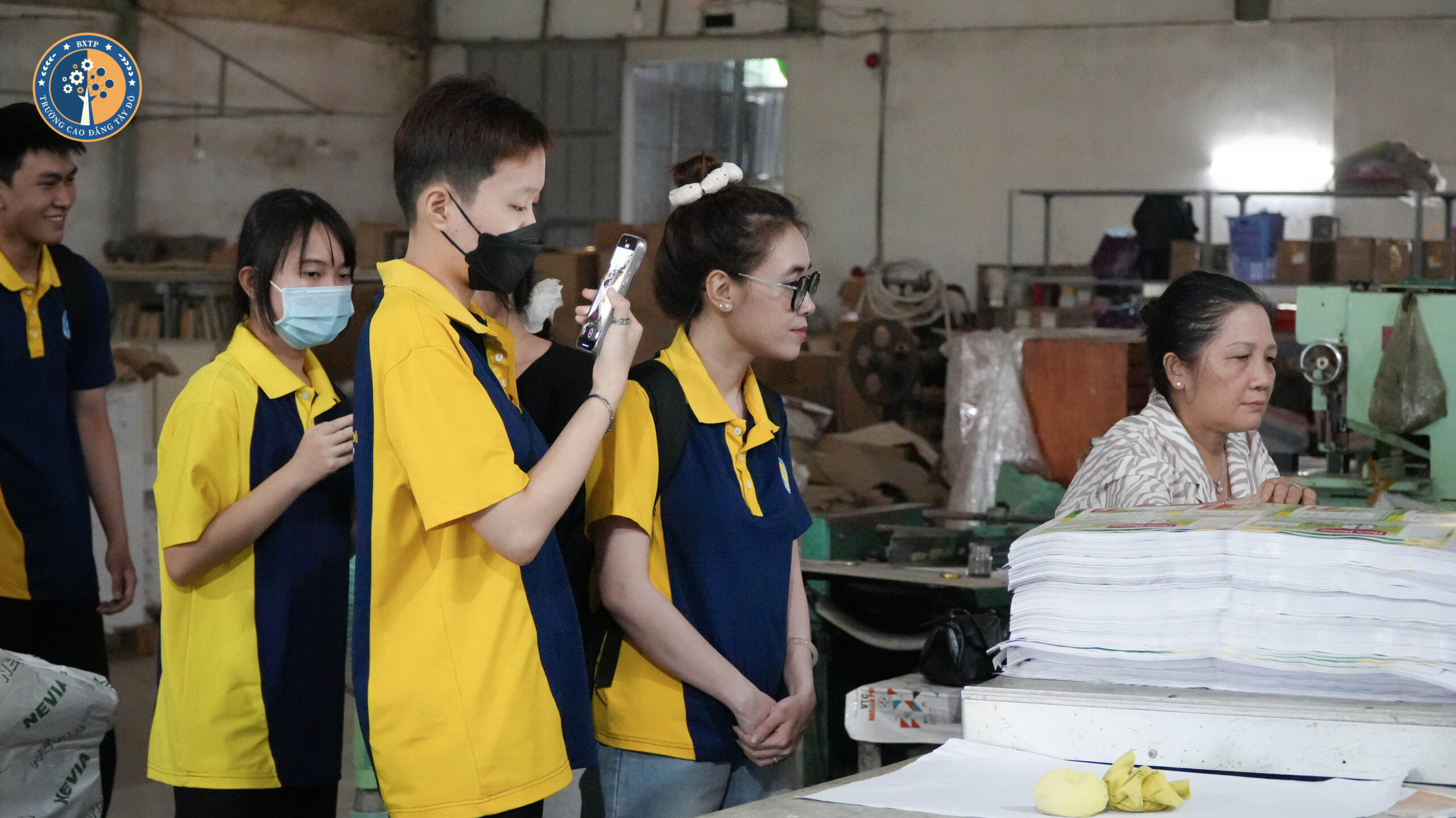 Sinh vi&ecirc;n Cao đẳng T&acirc;y Đ&ocirc; tham quan doanh nghiệp:  KHI L&Yacute; THUYẾT CHẠM ĐẾN THỰC TẾ