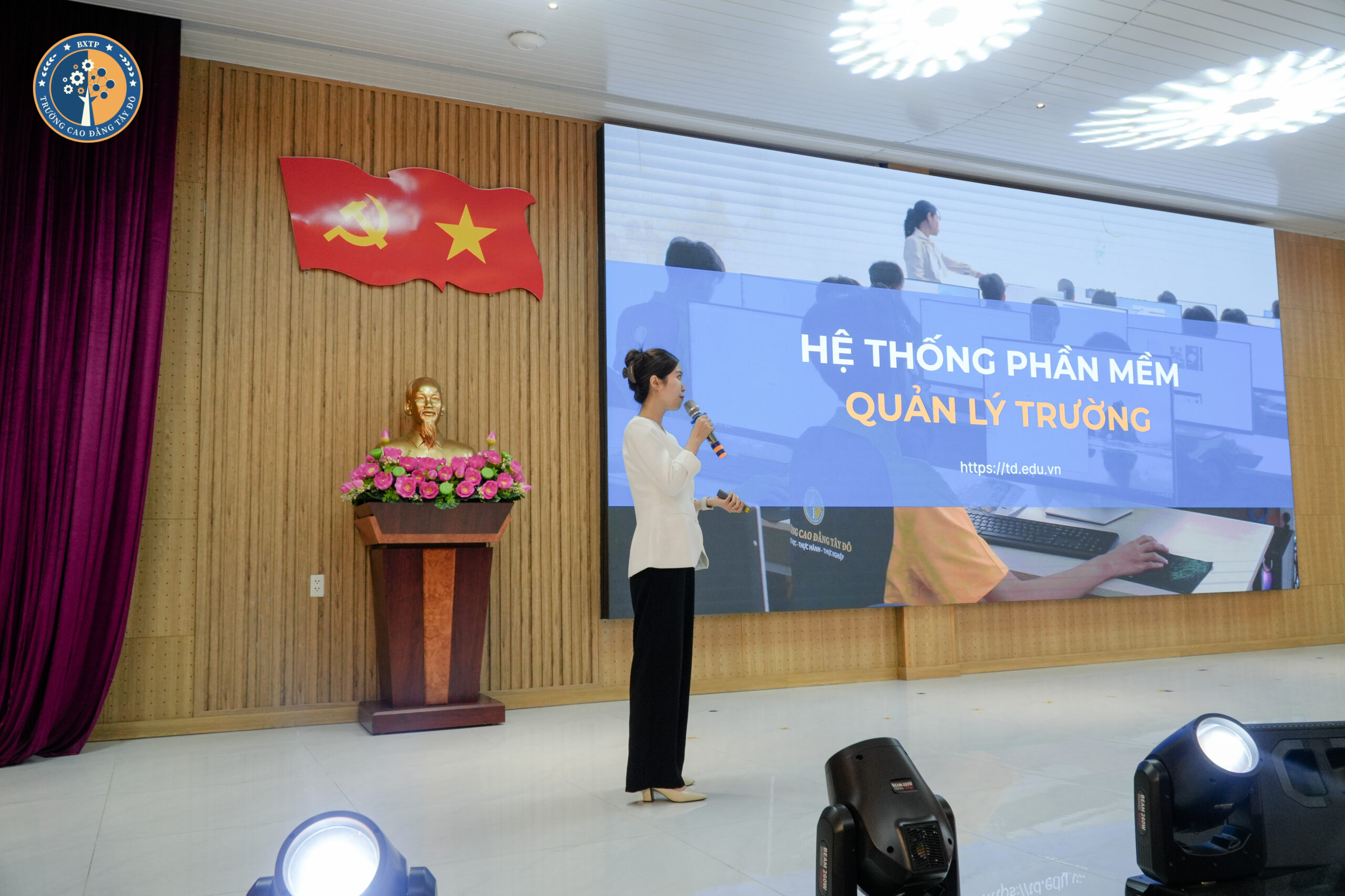 LỄ ĐỊNH HƯỚNG T&Acirc;N SINH VI&Ecirc;N 2026