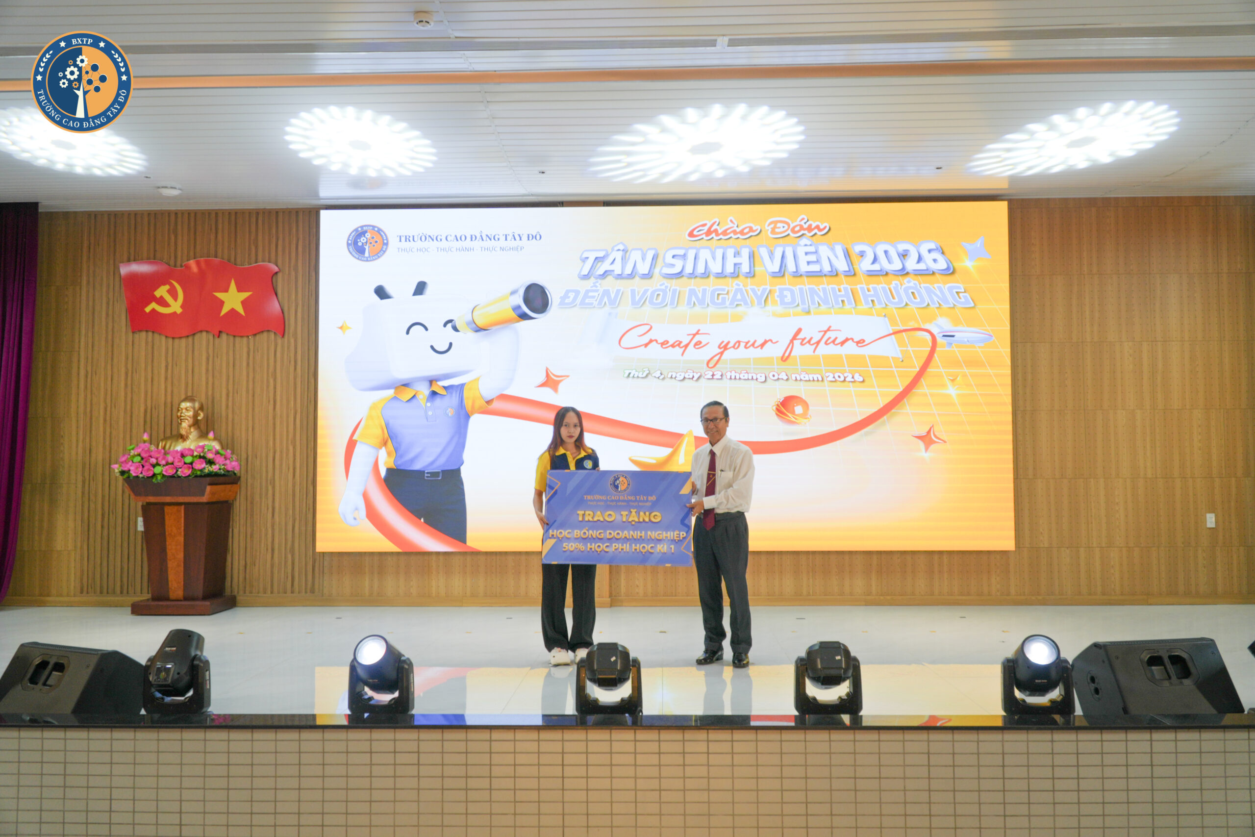 LỄ ĐỊNH HƯỚNG T&Acirc;N SINH VI&Ecirc;N 2026