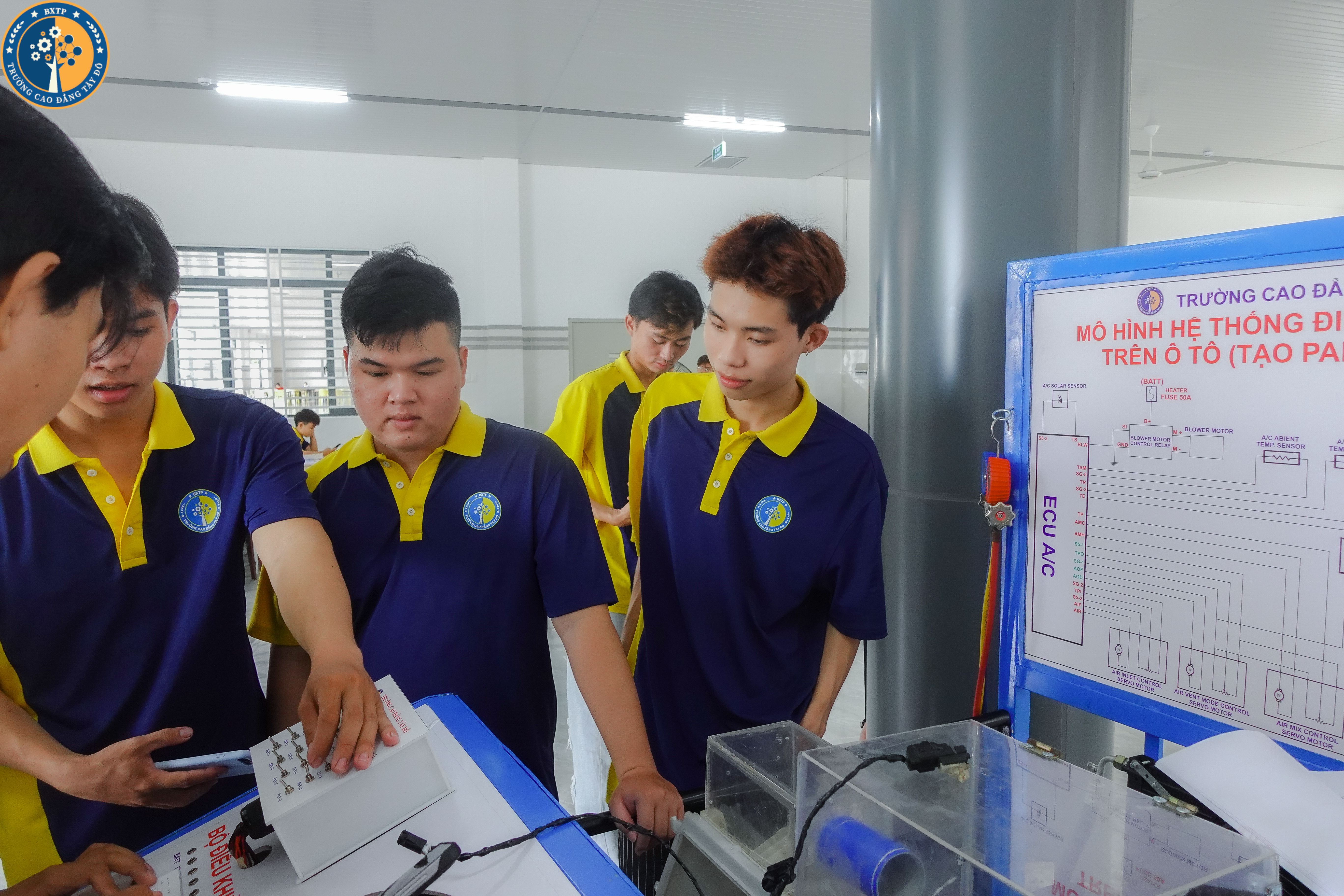 Kh&oacute;a Bảo tr&igrave; v&agrave; Sửa chữa &ocirc; t&ocirc;