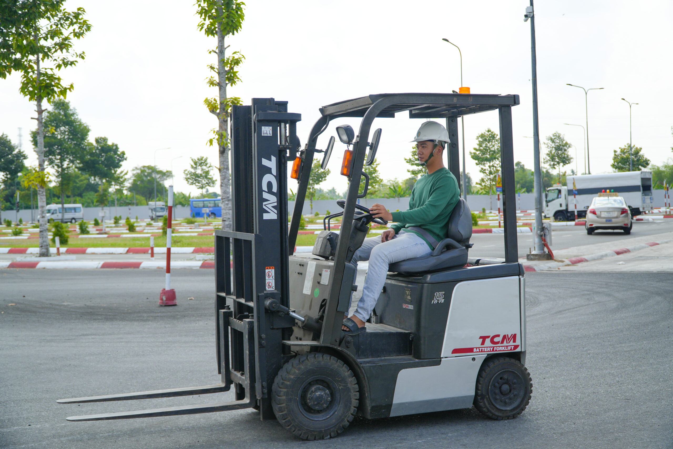 Ng&agrave;nh sơ cấp xe n&acirc;ng – xe m&aacute;y c&ocirc;ng tr&igrave;nh
