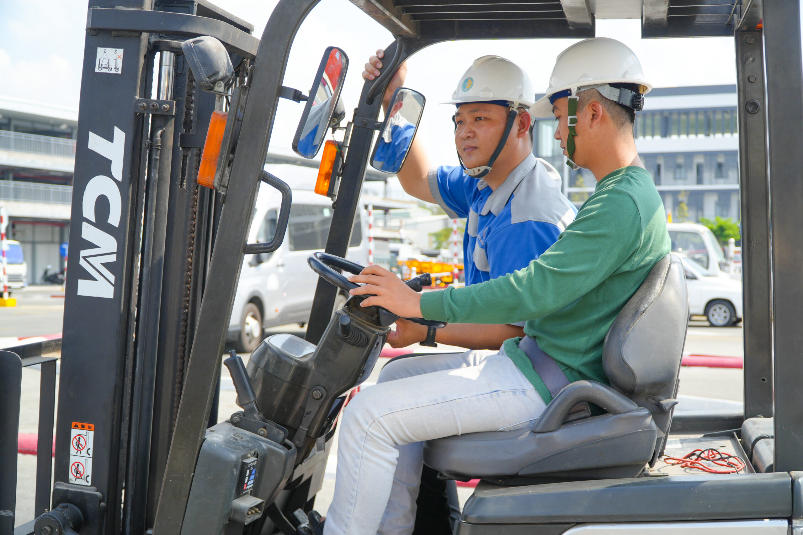 Ng&agrave;nh sơ cấp xe n&acirc;ng – xe m&aacute;y c&ocirc;ng tr&igrave;nh