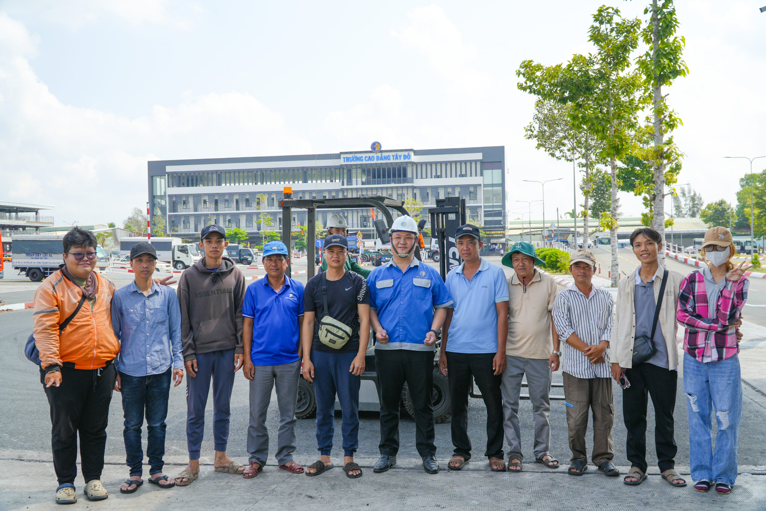 Ng&agrave;nh sơ cấp xe n&acirc;ng – xe m&aacute;y c&ocirc;ng tr&igrave;nh