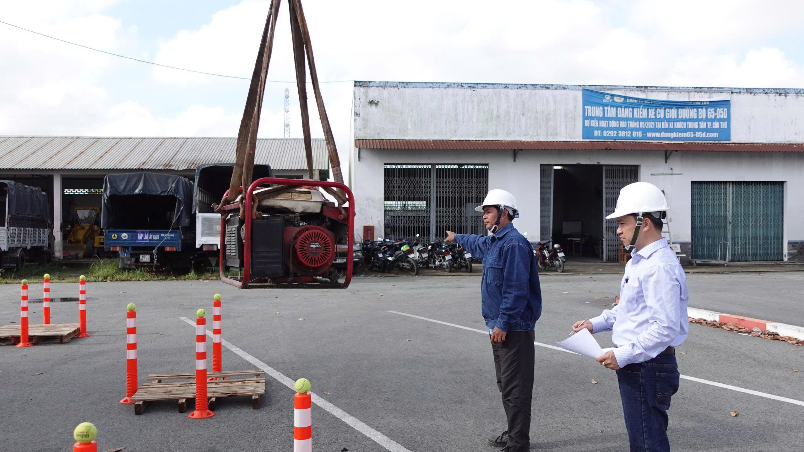 Kh&oacute;a Vận h&agrave;nh Xe n&acirc;ng người