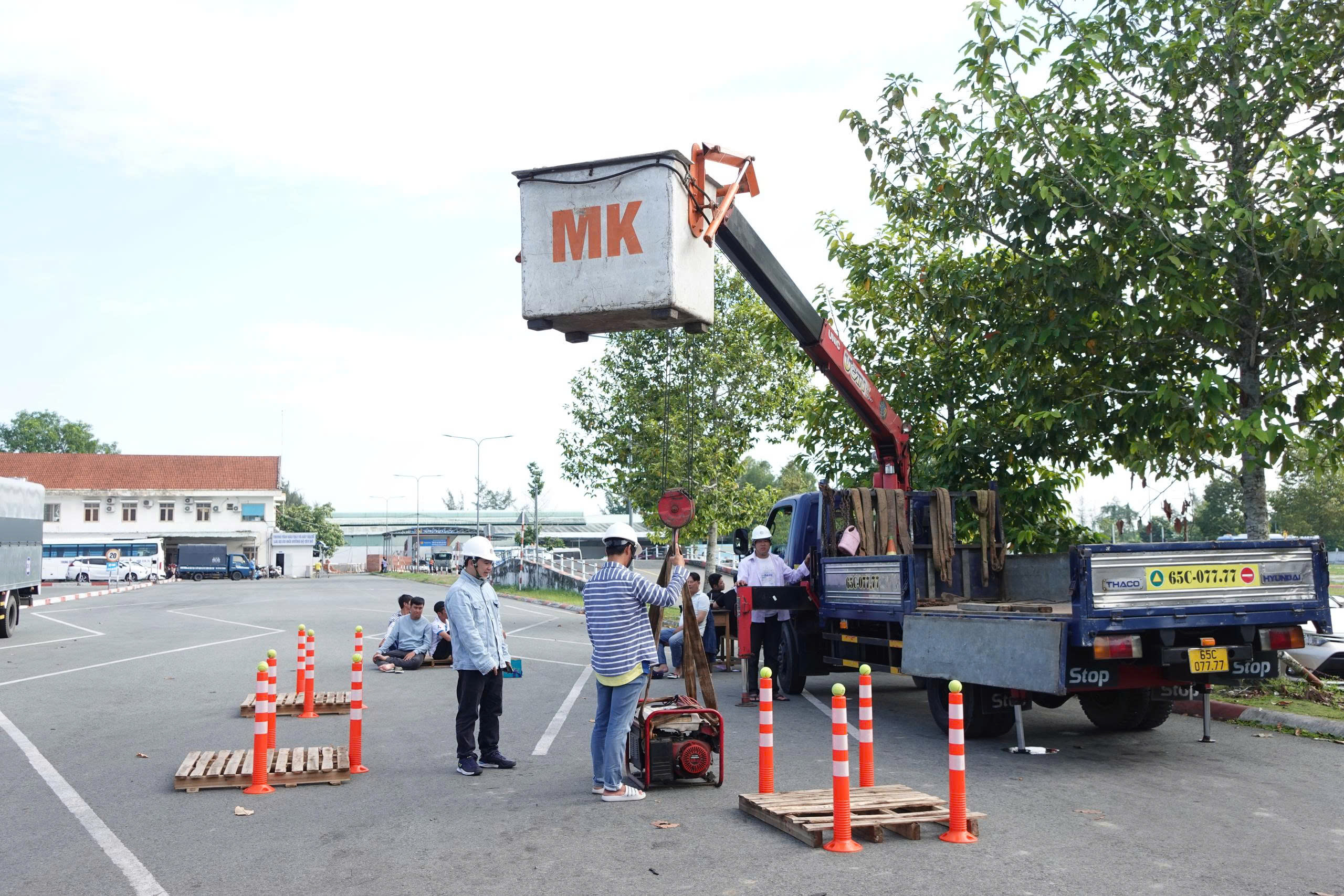 Kh&oacute;a Vận h&agrave;nh Xe n&acirc;ng người