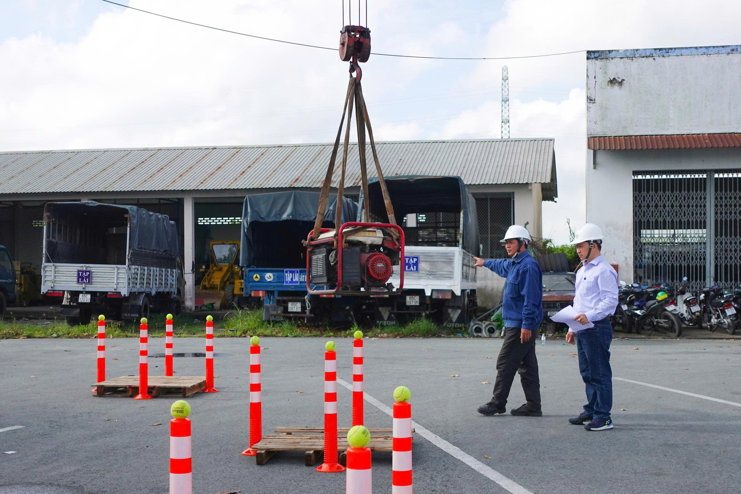 Kh&oacute;a Vận h&agrave;nh Cần trục – Cầu trục