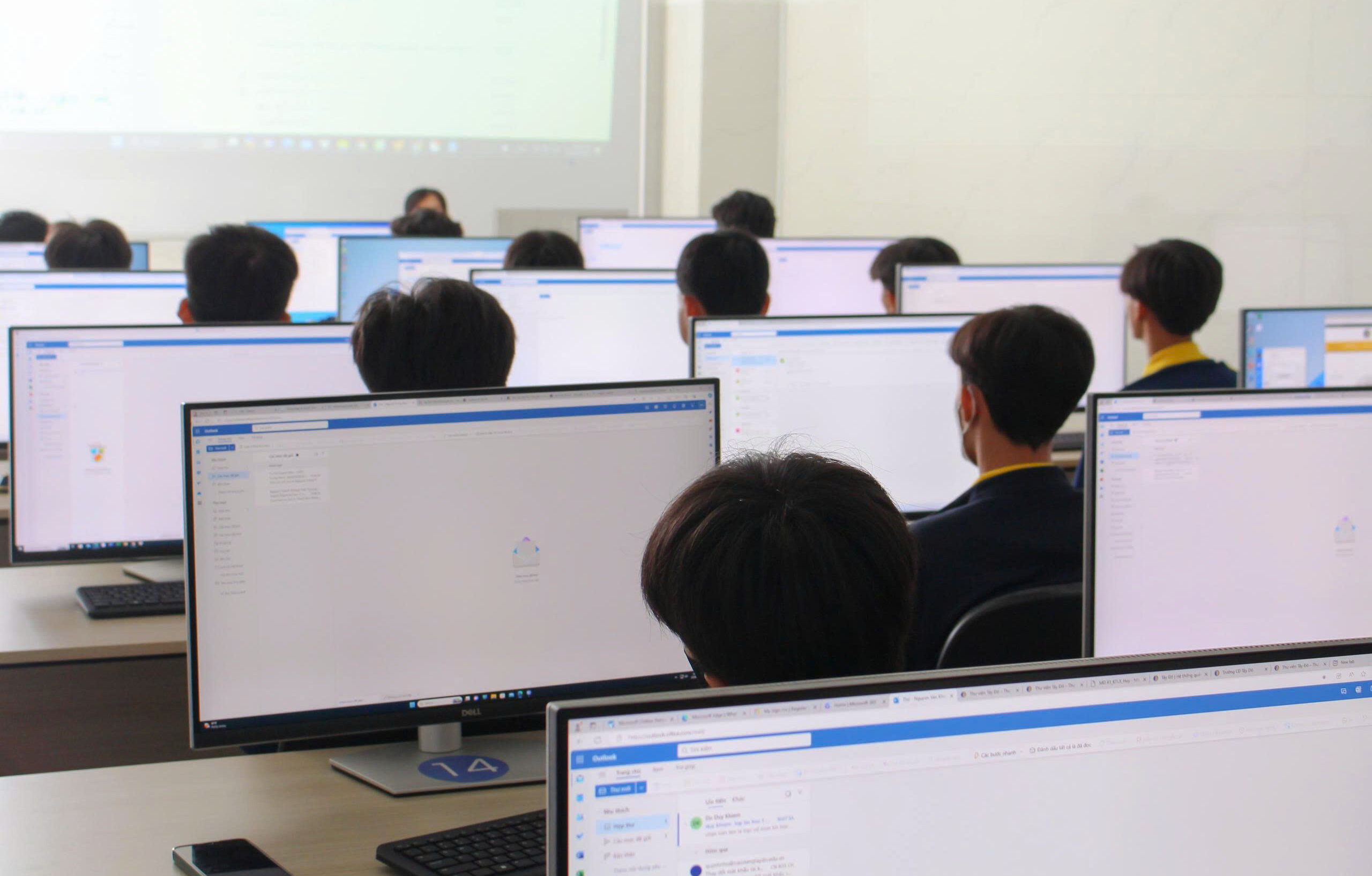 Kh&oacute;a Tin học căn bản t&iacute;ch hợp ứng dụng AI