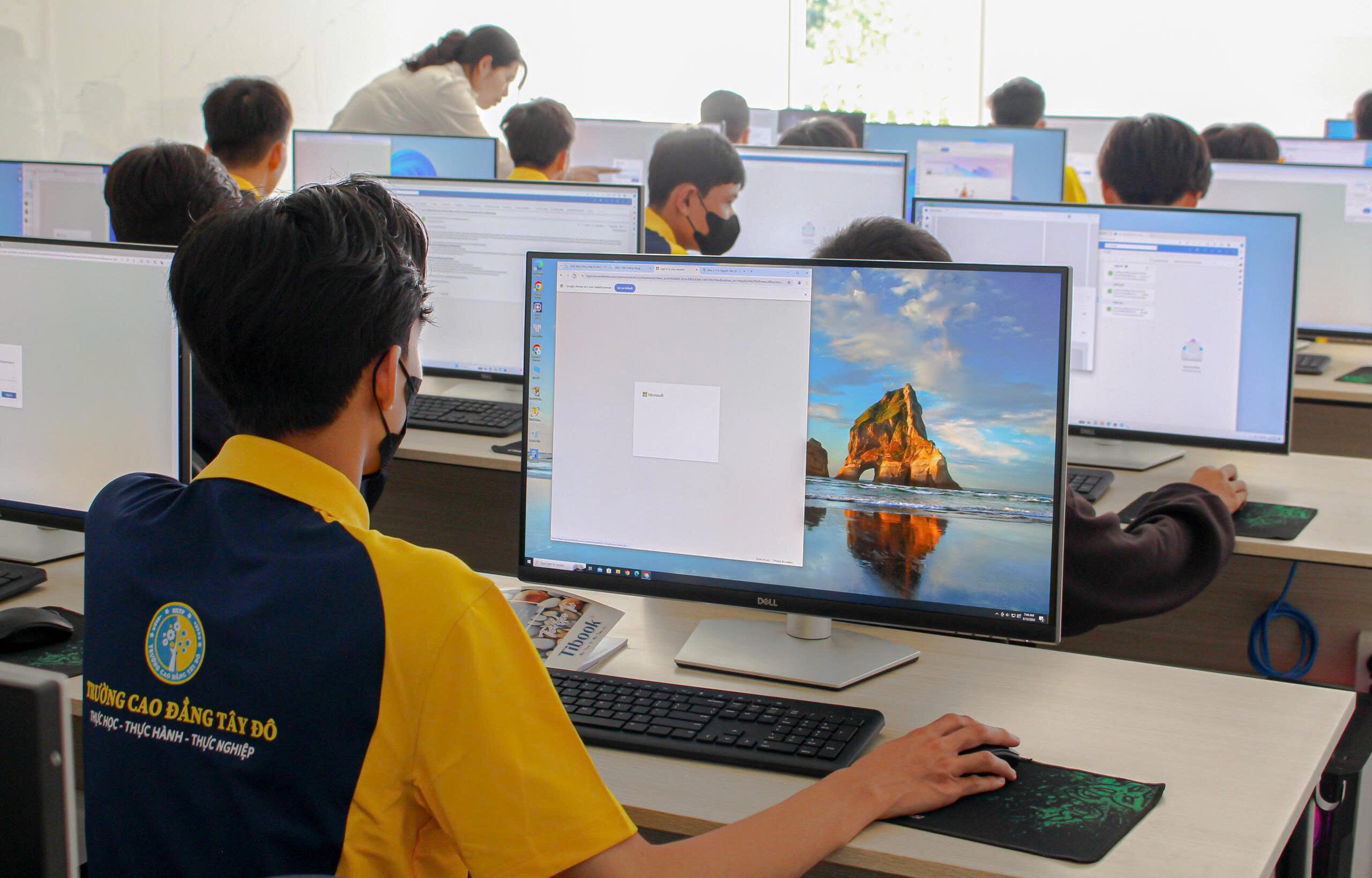 Kh&oacute;a Tin học căn bản t&iacute;ch hợp ứng dụng AI