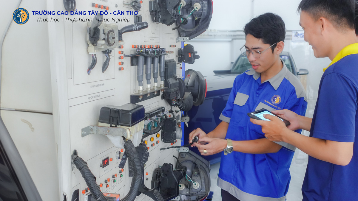 Chương Trình Đào Tạo Ngành Công Nghệ Ô Tô Cần Thơ: Thực Chiến, Dễ Học, Có Xưởng Thực Hành Thường Xuyên